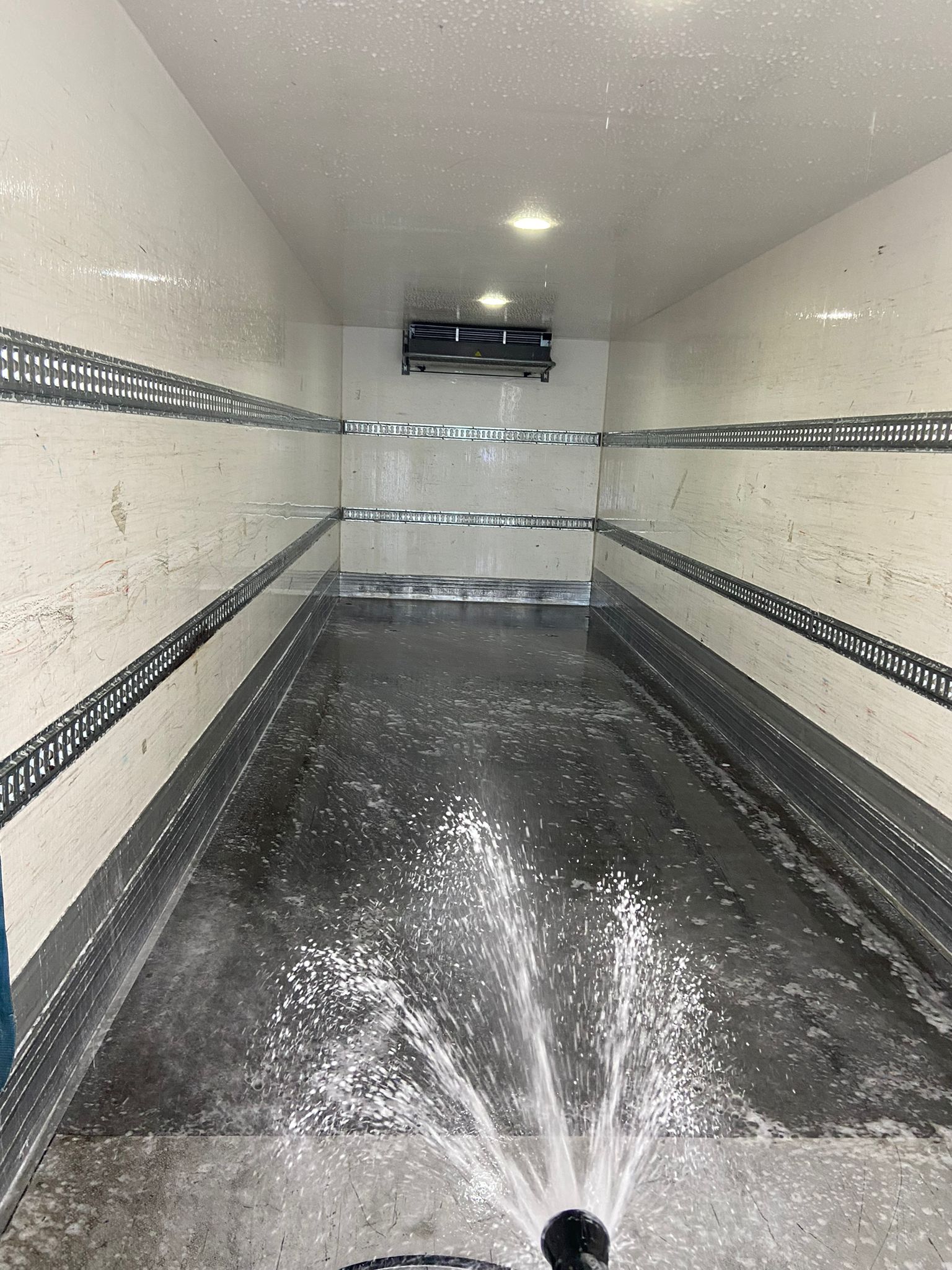 desinfection de remorque intérieur